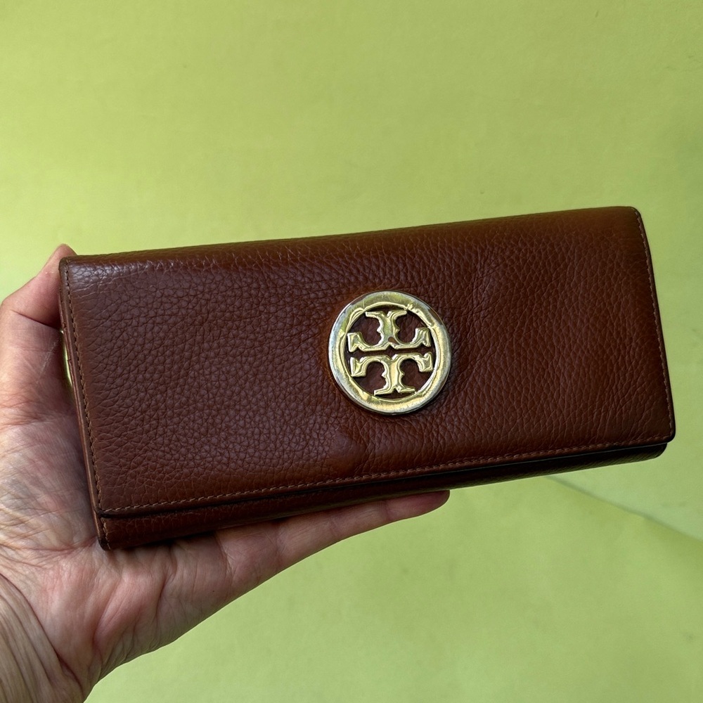 Vintage Reddish Brown Tory Burch Pebble Leather Wallet with Gold Logo in Front